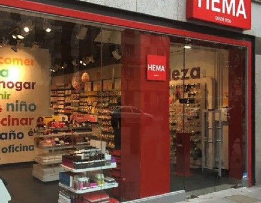 Hema se posiciona con un concepto de tienda que incluye productos de diseño moderno y original.