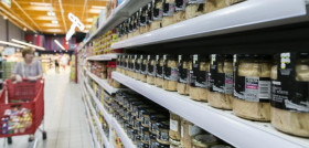 La cooperativa se convirtió también recientemente en el primer distribuidor en ofrecer toda su gama de bonito del norte en conserva pescado a caña, uno a uno.