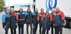 Representantes de ambas empresas, tras la firma del acuerdo que tuvo lugar en Schortens (Alemania).