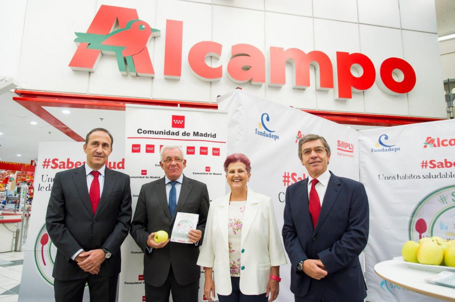 Al acto de presentación de la campaña, en el hipermercado Alcampo de Moratalaz, han asistido la presidenta de FUNDADEPS, la doctora María Sáinz; el director de Comunicación y Relaciones Externas 