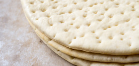 La categoría de base de pizza, masa y otros supone el 89,2% del volumen de ventas total de masas congeladas en el canal de gran consumo y el 66% de su valor.