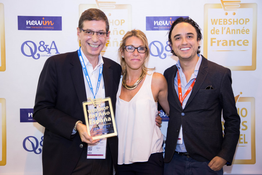 Luis Conde, director de E-commerce Alimentación de Carrefour España, y Raúl Fernando Herrera, responsable de Marketing E-commerce, fueron los encargados de recoger el premio.