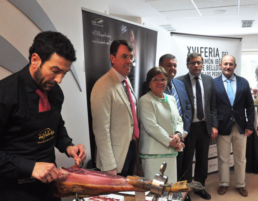 La feria se celebra con el objetivo de promocionar el jamón ibérico de bellota de la zona de Los Pedroches  Ayuntamiento de Villanueva de Córdoba  la Denominación de Origen de los Pedroches.