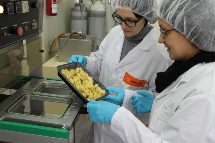 El proyecto SOSTPACK contempla interesantes ensayos orientados a estudiar la barrera a la humedad, al oxígeno y la resistencia térmica de los materiales biodegradables.