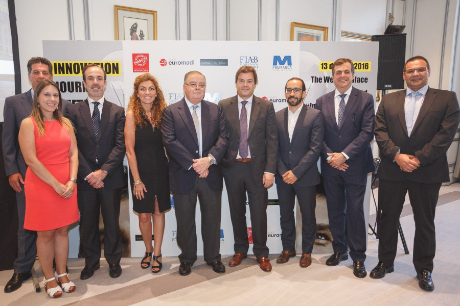 Foto de los participantes en el Foro.