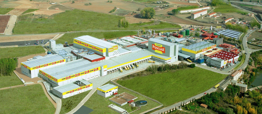 El acuerdo que mantienen Calidad Pascual y EDP comprende 39 instalaciones, entre fábricas y delegaciones.