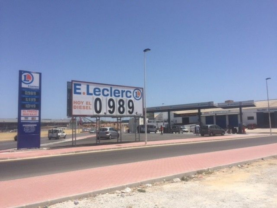 La estación de servicio está ubicada en un terreno de 1.500 m2 con ocho pistas de repostaje.