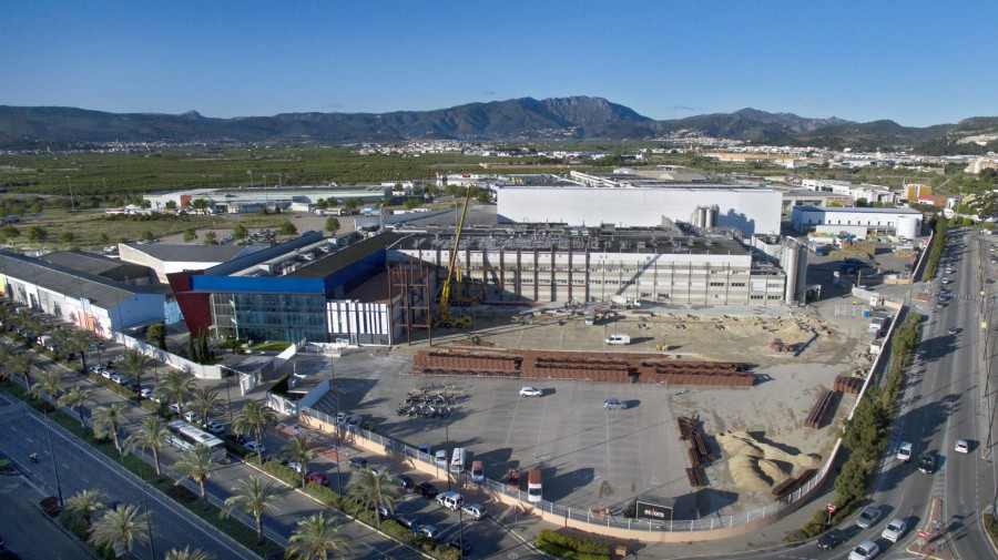 Obras en la fábrica de Gandía.