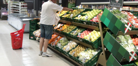 Cuenta con una amplia oferta de alimentos frescos, especialmente frutas y verduras locales de temporada.