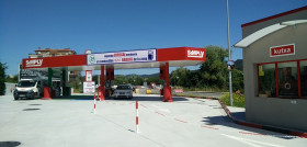 La gasolinera Simply de Mungia cuenta 3 surtidores dobles.
