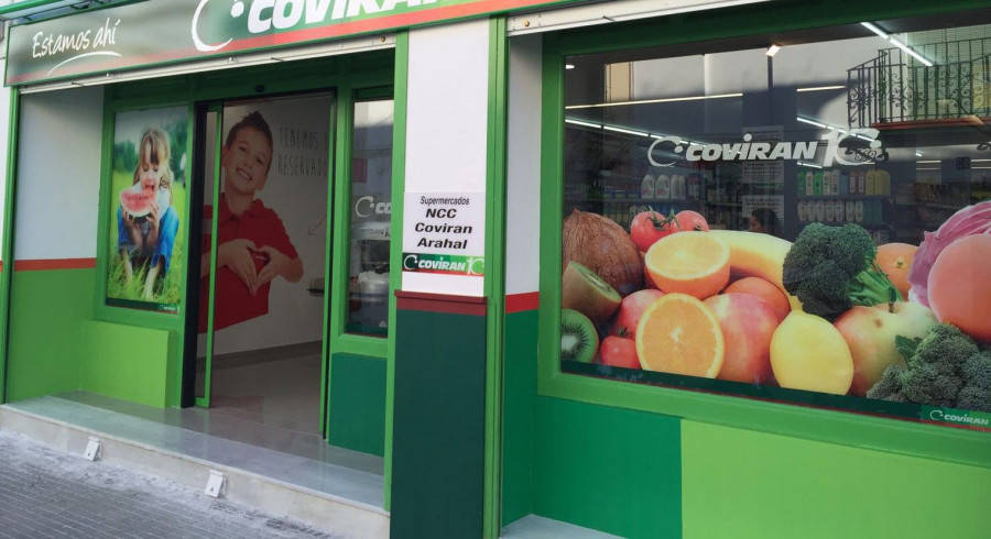 Este nuevo supermercado Covirán pone a disposición de los vecinos de Arahal una sala de ventas de 250 m2 y dos cajas de salida.