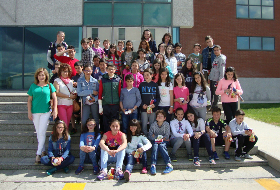 El premio al colegio ganador ha consistido en una visita a las instalaciones de Gullón.