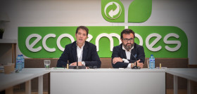 De izda a derecha Oscar Martin, ceo de Ecoembes, e Ignacio Gonzalez, presidente de Ecoembes, en un momento de la presentación.