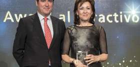 Rosario Iglesias, responsable del departamento de selección de El Corte Inglés, fue la encargada de recoger el galardón, que lo entregó Antonio Garamendi, presidente de CEPYME y vicepresidente de 