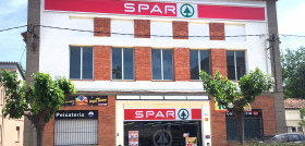 El establecimiento cuenta con 350 m2 de sala de venta y emplea a 10 personas.
