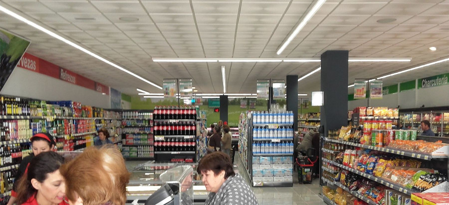 El nuevo supermercado cuenta con una sala de ventas de 300 m2 y 2 cajas de salida.