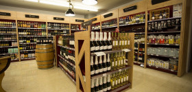 El nuevo supermercado ofrece una amplia bodega, con los vinos ordenados en básicos, clásicos y modernos, y aquellos seleccionados para ocasiones especiales.