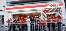 Basado en el concepto de conveniencia, el supermercado cuenta con una superficie de venta diáfana de 142 m2.