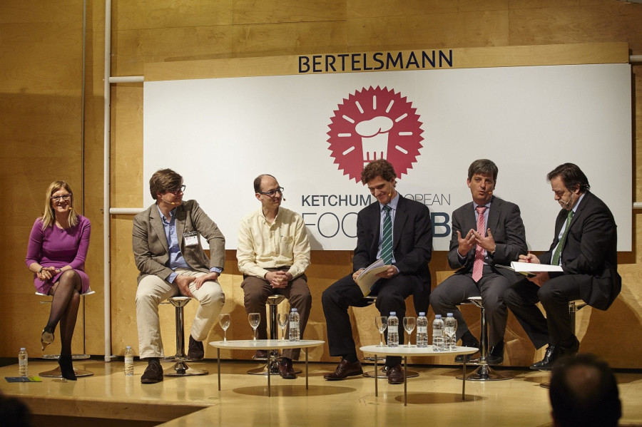 Posteriormente a la presentación de los proyectos finalistas, se celebró una mesa redonda donde se debatieron las últimas tendencias del sector de alimentación en España.