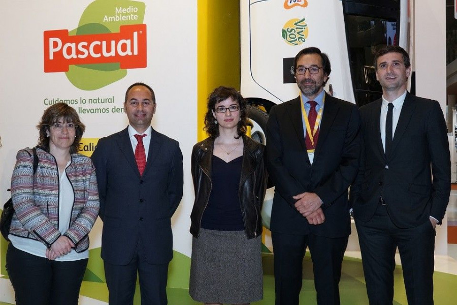 Mercè Rius (Qualitat Ambiental de la Generalitat de Catalunya); Marco Toro (Nissan Iberia); Mercedes Vidal (Movilidad del Ayuntamiento de Barcelona); Ignacio García-Cano (Calidad Pascual); y Manel C