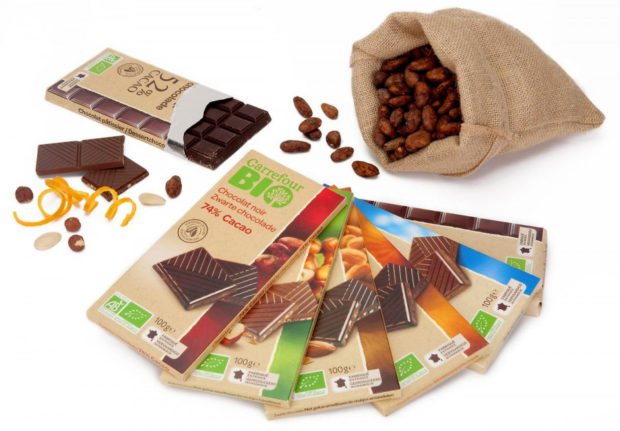 Carrefour BIO lanza una amplia gama de chocolates entre los que se encuentran el chocolate con almendras, con naranja, con leche, con leche y avellanas.