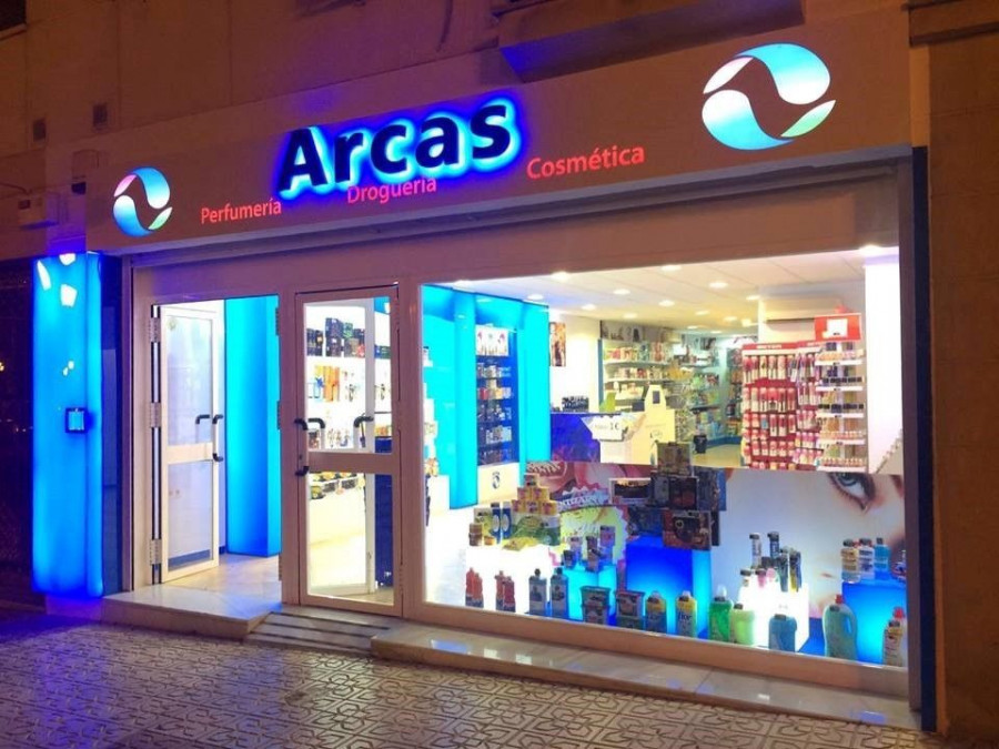 Perfumería y Droguería Arcas ofrece al franquiciado más de 1.500 referencias.