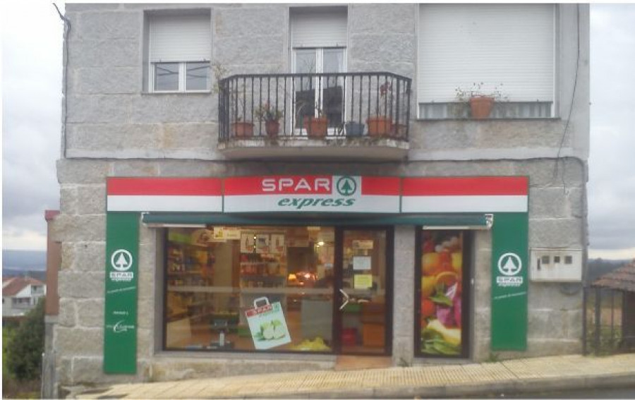 El nuevo establecimiento tiene 2 empleados y cuenta con secciones asistidas de carnicería, charcutería y frutería.