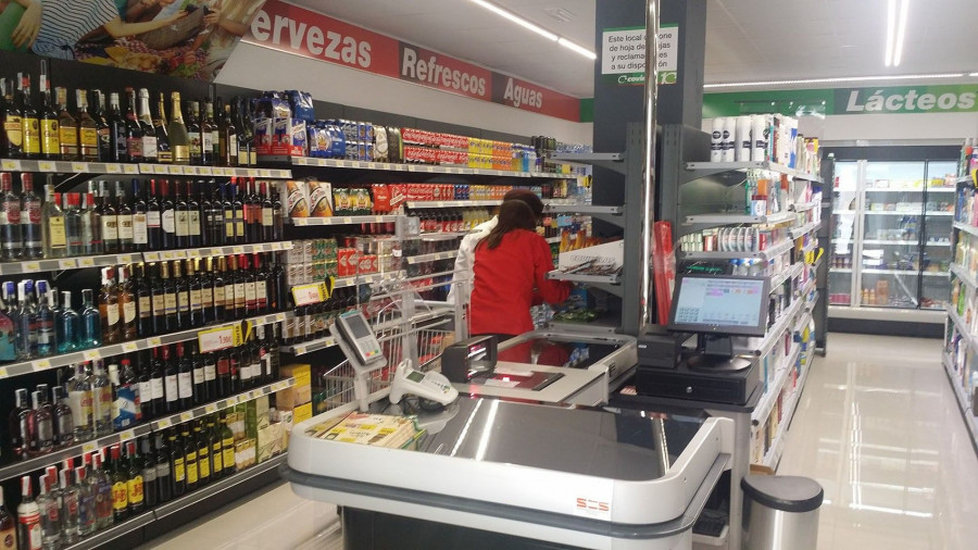 El establecimiento dispone de una sala de ventas con 150 m2 y 1 caja de salida.