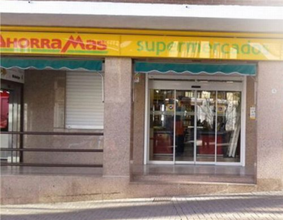 El nuevo supermercado de Galapagar dispone de murales de libre servicio y de una panadería con obrador.