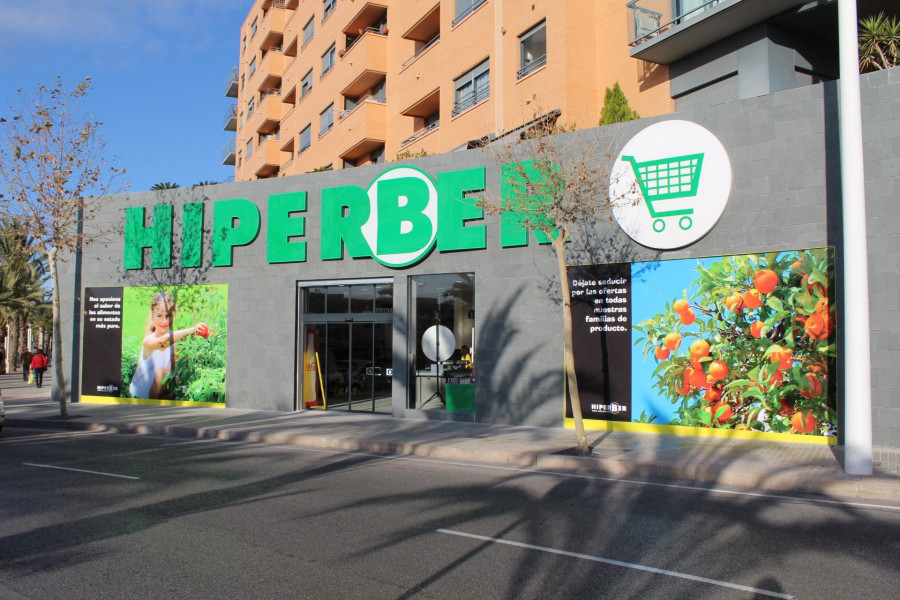 La nueva apertura se enmarca en su estrategia de renovación de tiendas que viene implantando desde hace unos años para actualizar los establecimientos.
