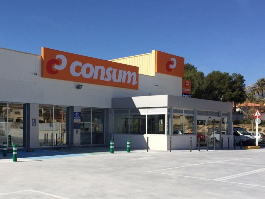 La tienda tiene más de 1.400 m2 de superficie y es la segunda que la cooperativa abre en la localidad alicantina.