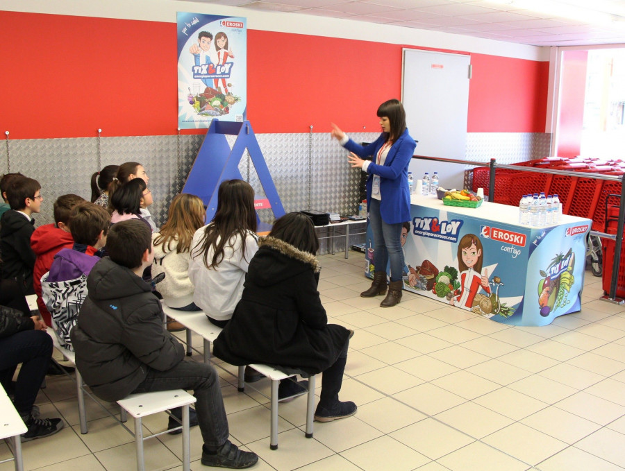 El formato está basado en sesiones teóricas en el aula escolar y talleres prácticos.