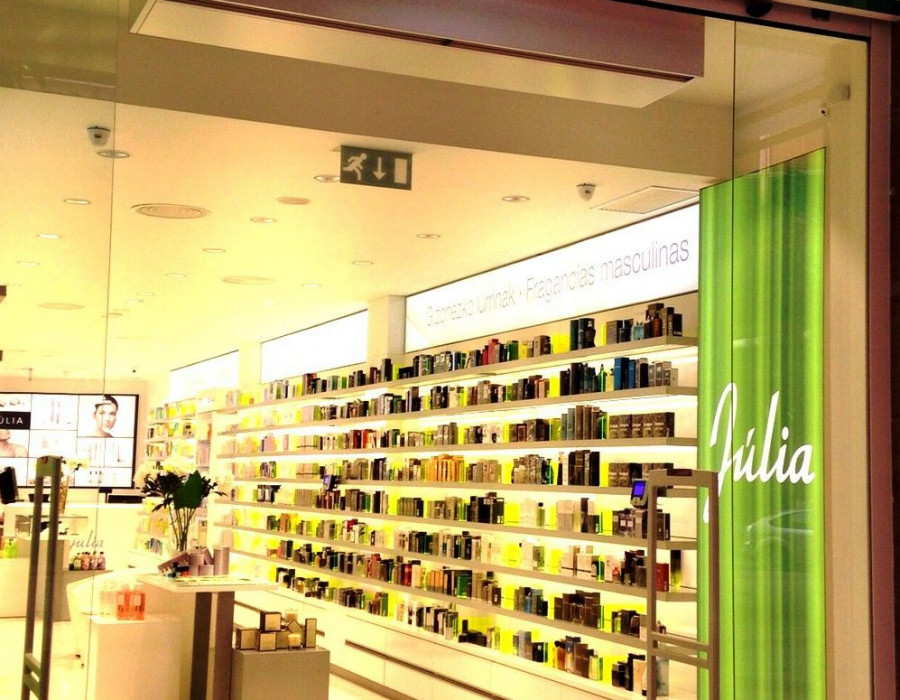 El nuevo establecimiento de Perfumería Júlia está situado en la calle Ercilla, 28 en la ciudad de Bilbao.