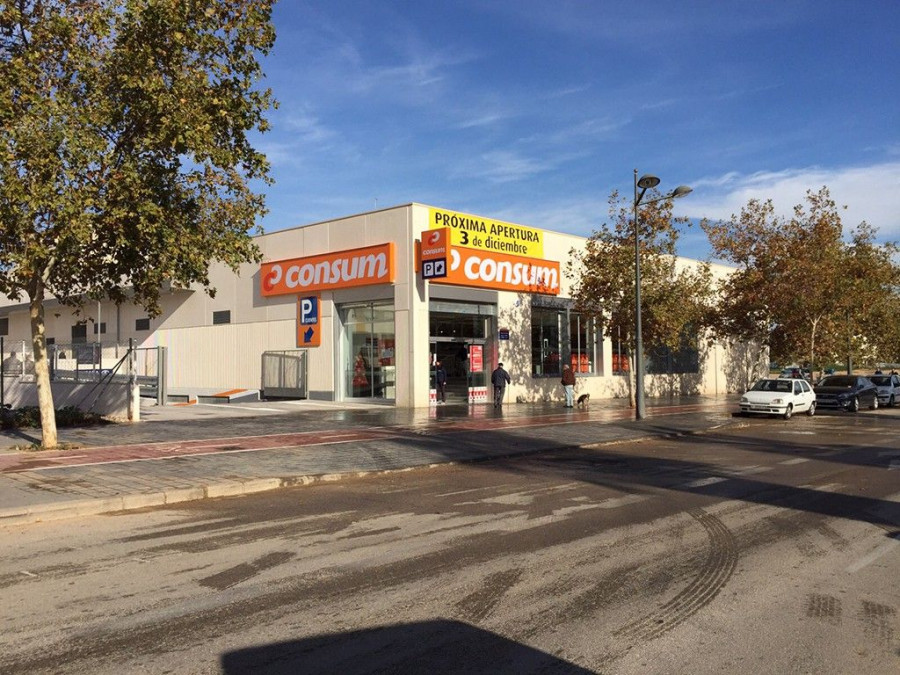 El nuevo supermercado situado en Gran Vía Fernando el Católico 52-54 cuenta con 1.380 m2 de superficie y todos los servicios.