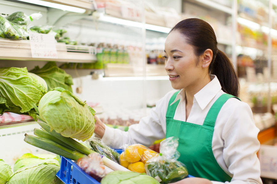 El 61% de los establecimientos regentados por ciudadanos de origen extranjero son pequeños autoservicios y tiendas de alimentación.