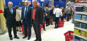 En la imagen, Antonio Cortés Lobato, director de Marketing de Gadisa; José Luis Fernández Astray, director de Comunicación, y Baltasar López, delegado en A Coruña.