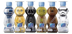 Los protagonistas representados en forma de botella de Agua Mineral Natural son Stormtrooper, Chewbacca, C3PO, R2-D2, Yoda y Darth Vader.