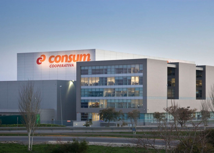 La cooperativa tiene previsto abrir 10 supermercados antes del 31 de enero de 2016.