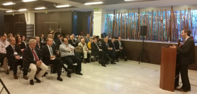 Clemente Mata ante los más de 30 operadores, entre compradores y vendedores, presentes en el acto.