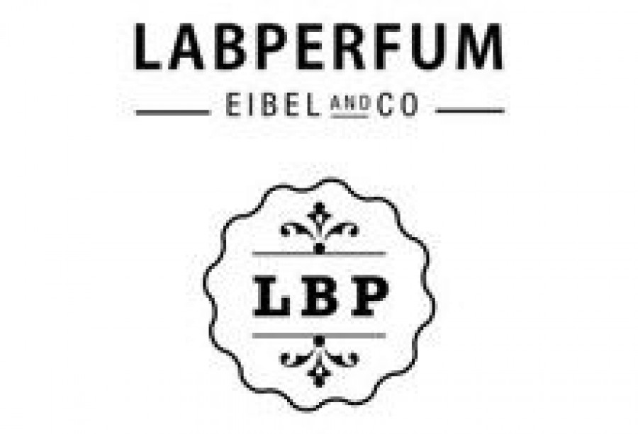 Las esencias de Labperfum son adquiridas en Italia y Francia directamente por la marca que elabora artesanal y directamente sus perfumes sin intermediarios.