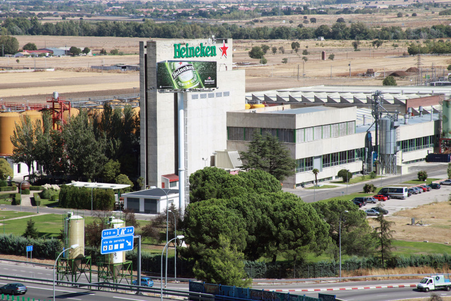 La instalación, situada en 23 kilómetros de la capital, es la única cervecera de la Comunidad de Madrid y uno de los cuatro centros productivos con los que cuenta la compañía “multilocal” en 
