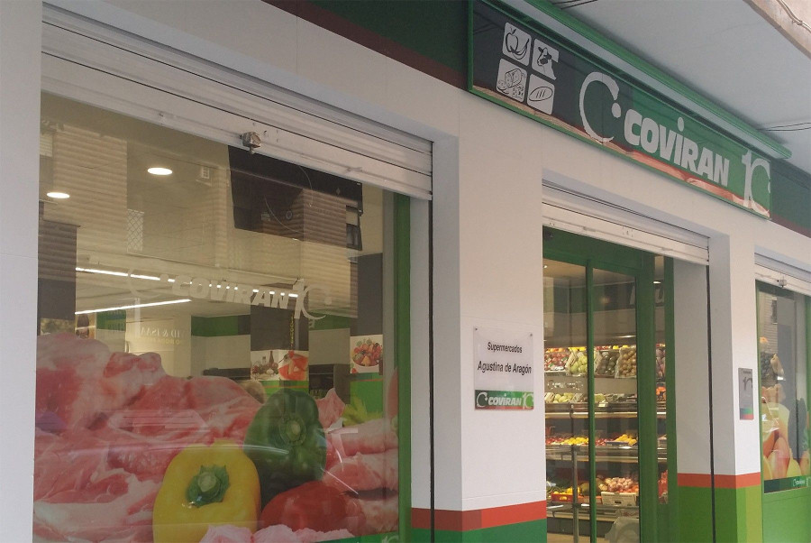 La tienda cuenta con una sala de ventas de 300 m2 y dos cajas de salida.