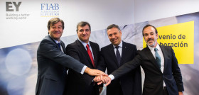 De izquierda a derecha: José Luis Ruiz Expósito, socio responsable del Sector Consumo de EY; Mané Calvo, presidente de Fiab; José Luis Perelli, presidente de EY; y Mauricio García de Quevedo, dir