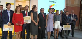 Isabel García Tejerina junto a los premiados en esta XXVII edición.