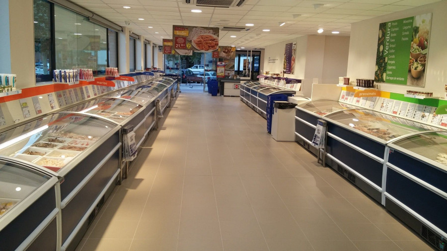 La tienda ocupa a 3 trabajadores y tiene 142 m2.