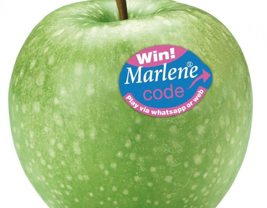 Las manzanas Marlene llevan la pegatina especial dedicada al concurso.