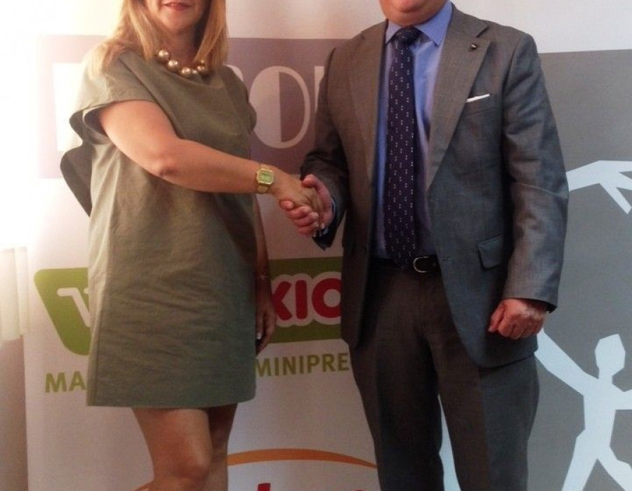 Mabel Díaz Orta, consejera delegada de Cash Lepe, y Francisco Mesonero, director general de la Fundación Adecco.