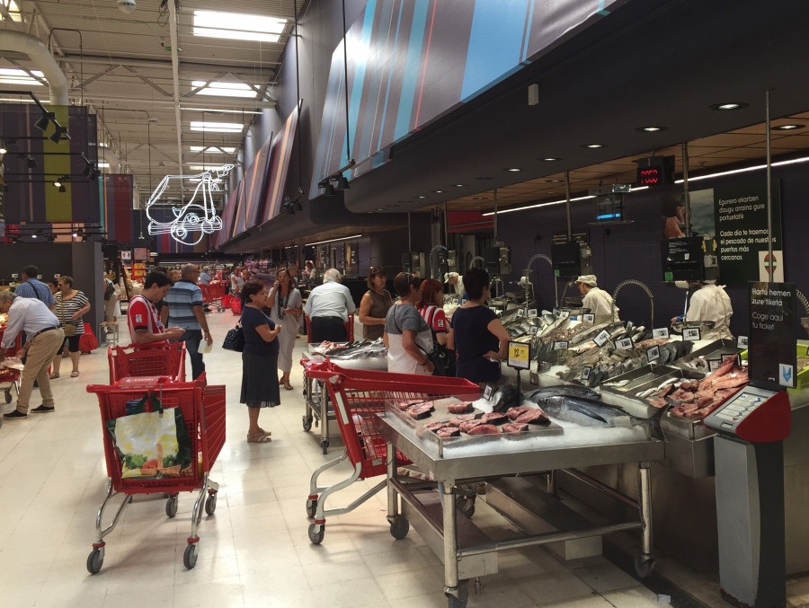 El hipermercado Eroski de la carretera de la Avanzada (Leioa) ha invertido 1,7 millones de euros en la transformación de sus instalaciones.