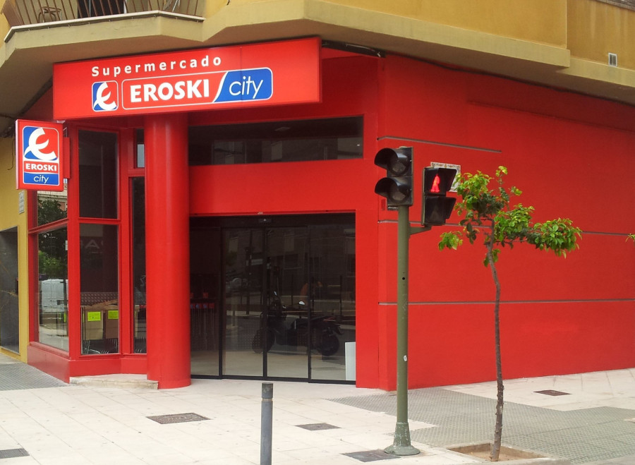 Eroski ha inaugurado en la calle Rafalafena, número 19, de Castellón de la Plana (Castellón) su primer supermercado franquiciado en la Comunidad Valenciana.