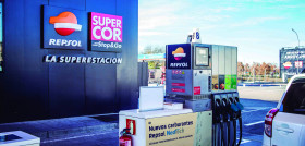 Gespevesa es una sociedad constituida y participada al 50% por Repsol y El Corte Inglés que gestiona una red de cerca de 40 estaciones de servicio.